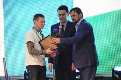 Директор ОАО «СУЭНКО» наградил лучших сварщиков WorldSkills Russia